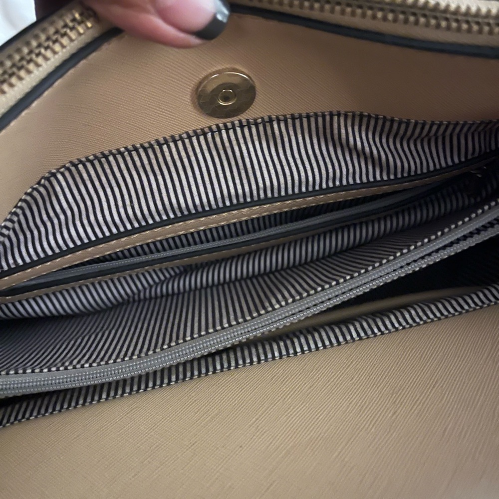 Purse - Picture 2 of 2